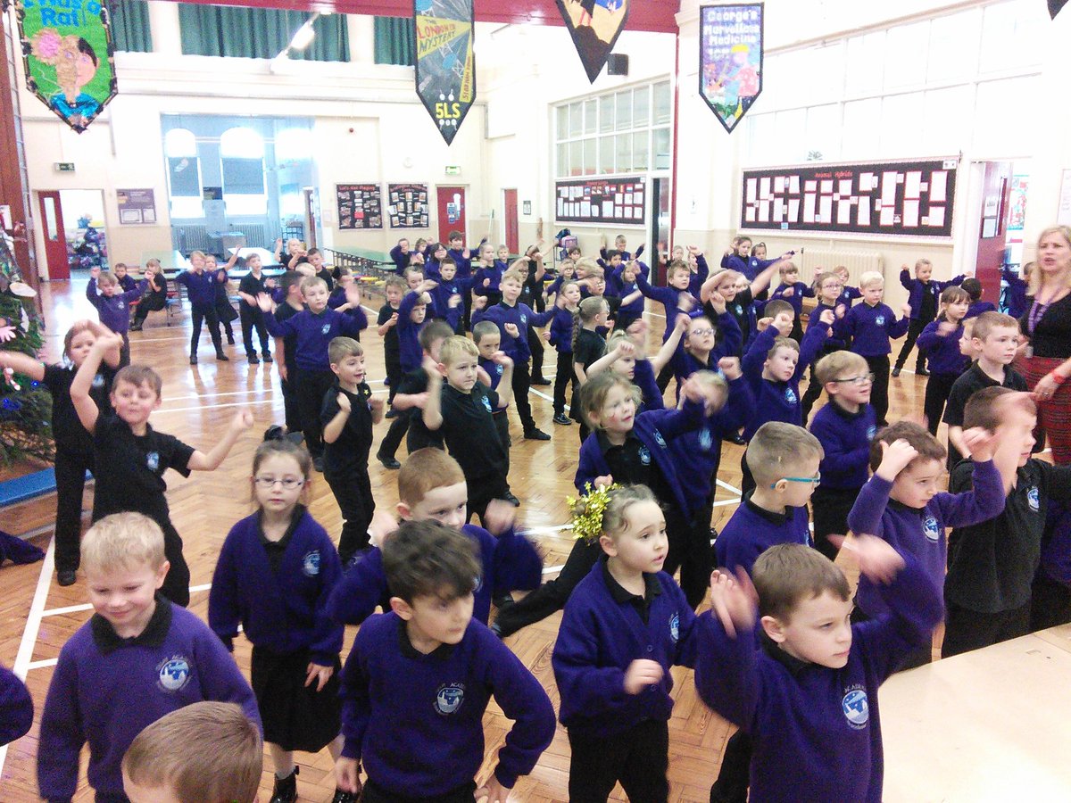QuayYr1's tweet photo. Years 1 and 2 enjoying their Christmas party and showing off their groovy moves. @QuayYr1 @QuayYr2 https://t.co/gVN5bBEE8A