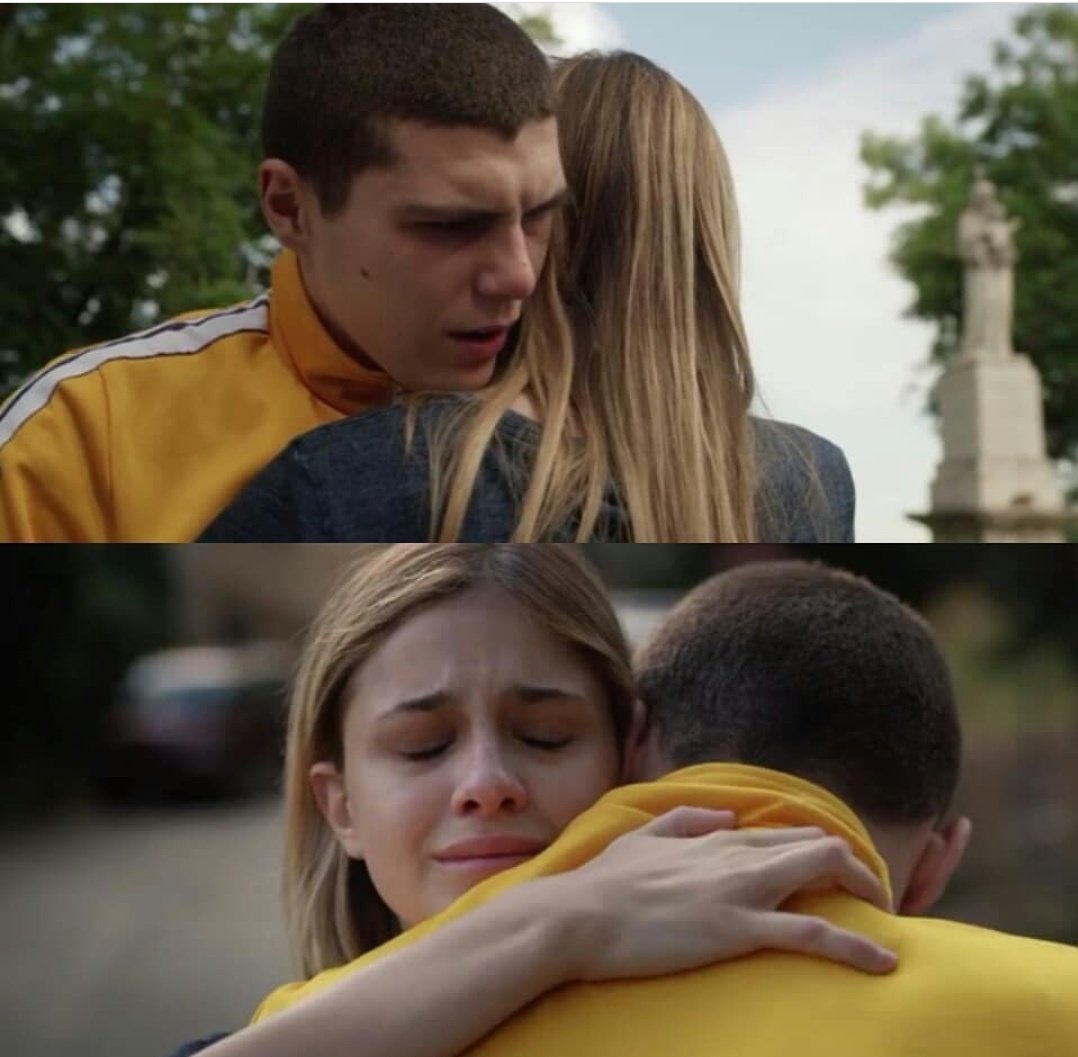 exmpatia's tweet photo. "ti va di stare male insieme?"

#BabyNetflix https://t.co/8wBj8a5iYV