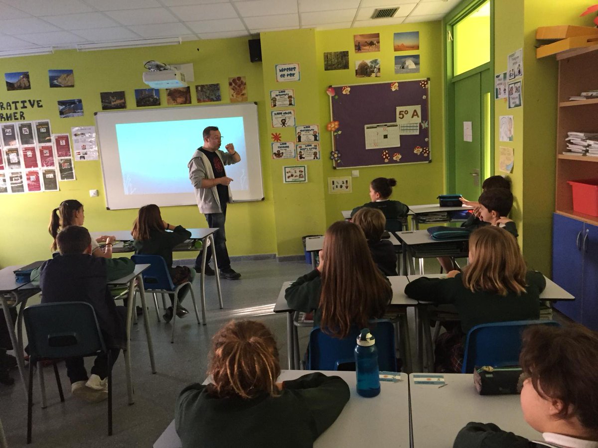 antavillaschool's tweet photo. Nuestros #alumnos de 5º de #Primaria han vuelto a recibir la visita de Emilio Santos, papá de una de nuestras alumnas, para recibir una pequeña #formación sobre seguridad y privacidad en la red. 🖥⌨️ ¡Un tema muy interesante al que han puesto muchísima atención! 😃 https://t.co/yVkMuH7e6A
