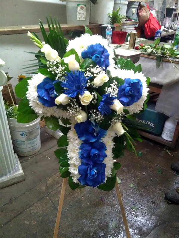 FlowerMirada's tweet photo. MEDIUM BLUE ROSE STANDING CROSS
 #blossom #sopretty #spring #summer #flowerstagram #flowersofinstagram #flowerstyles_gf #flowerslovers #ThursdayMotivation #flowers #flower #PleaseForgiveMe #petal #petals #nature #beautiful #love #pretty #plants https://t.co/GXKsguT8c5
