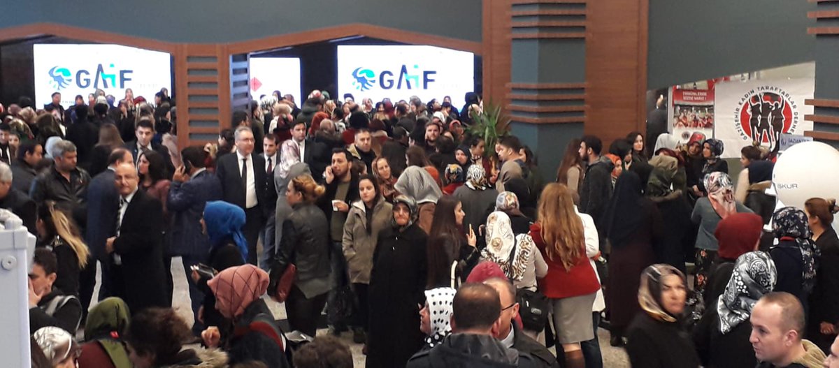 iskurgaziantep's tweet photo. Gaziantep 6. İnsan Kaynakları ve İstihdam Fuarı, standlarımıza yoğun ilgi. Değerli Gazianteplilere teşekkür ederiz. #gaif2018 #işkur #gaziantep https://t.co/14BLIoMErc