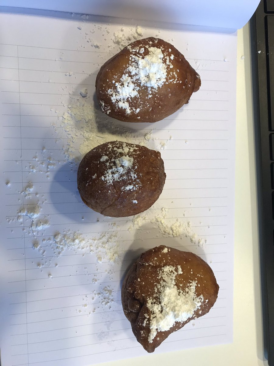 AliceLeijten's tweet photo. Als directie hiermee langs komt weet he dat het langzamerhand tijd wordt om kerst te houden... https://t.co/dHmkXlDvtG