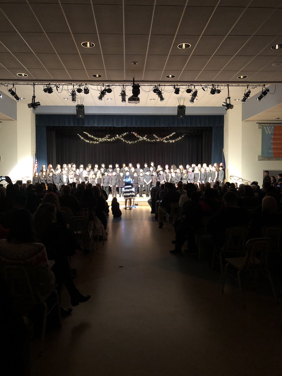 mrsdabramo's tweet photo. What an amazing performance last night done by our talented group of 7th and 8th graders. 🎶 🎵 #HBMS #WeAreHB @HamptonBays_MS https://t.co/LdBQSK2D7G