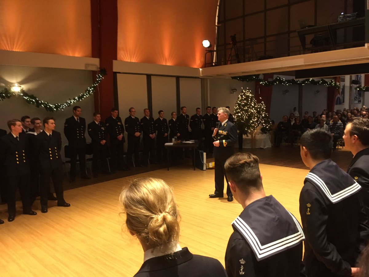 skipperrene's tweet photo. #diplomauitreiking #opkomst5 #emmv @kon_marine weer 67 collega’s rijker #welkombijdeclub #jongelui https://t.co/fhO0rtBCyJ