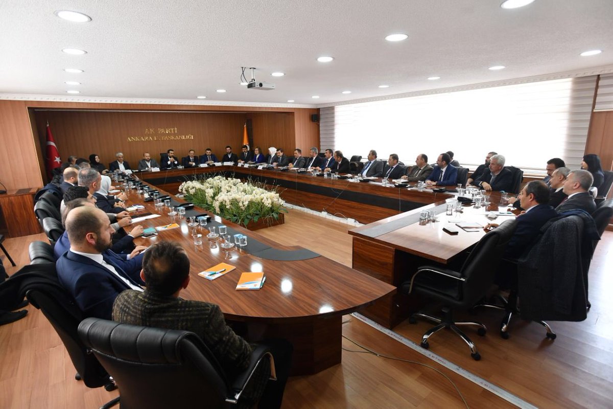 AK Parti Ankara İl Başkanımız <a href="/hakanhanozcan/">Hakan Han ÖZCAN 🇹🇷</a>, İl Yürütme Kurulumuz ve İlçe Başkanımızın katılımlarıyla İlçe Başkanları İstişare Toplantımızı gerçekleştirdik.
Ankaramızı, tüm Ankaralılarımızla beraber el ele, hep birlikte, ortak akıl ve iradeyle, ‘BİZ’ olarak yöneteceğiz inşallah.