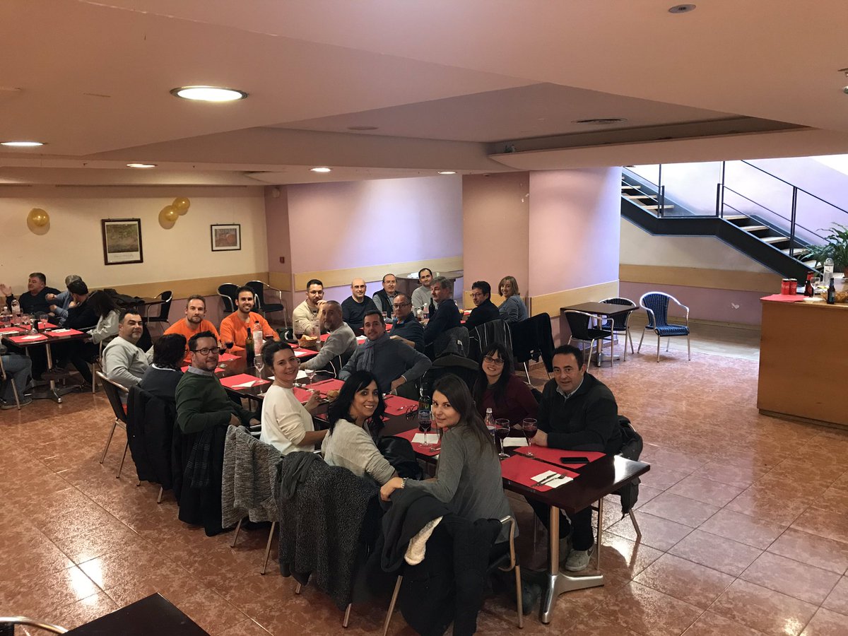 Alimatic_SL's tweet photo. #Alimatic os desea Feliz Navidad y prospero Año Nuevo!! We wish you a merry Christmas and a Happy New Year!! https://t.co/CPgZe7hdPX