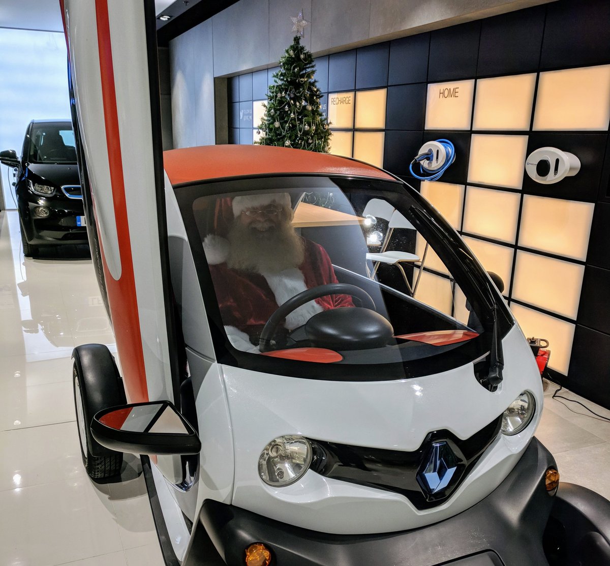 EV Experience Centre tweet media