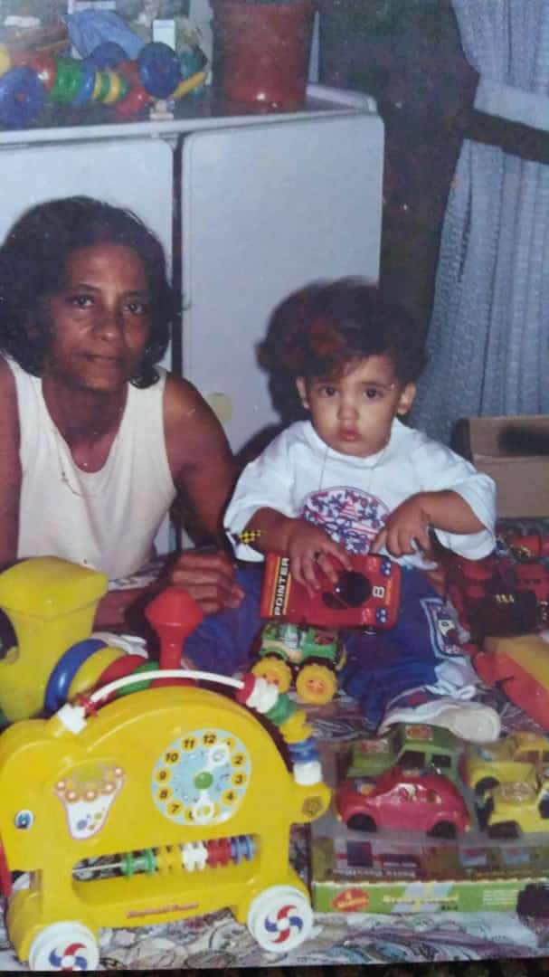 22santosth's tweet photo. Reviva um momento, e trará todas as lembranças mais felizes da sua vida em um milésimo de segundo.

#vó #hojenãoestáaqui #maisviveaqui #minhaestrela #quesaudade #minhaeterna #queriapoderdizeroquanto #TeAmo #cadamomento #estáeternizado #naminhamenteenocoração  #♥️ https://t.co/hKj7Xt3T4u