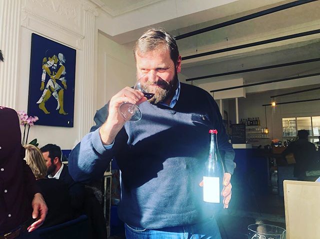 gillespudlowski's tweet photo. Quand @jbretaudeau découvre son vin à @l_amenite et s’aperçoit qu’il est rouge ... @levoyageanantes #jeromebretaudeau #nantes #levoyageanantes #muscadet #getigne https://t.co/HD8lvcOphe https://t.co/hYZst4tF1O