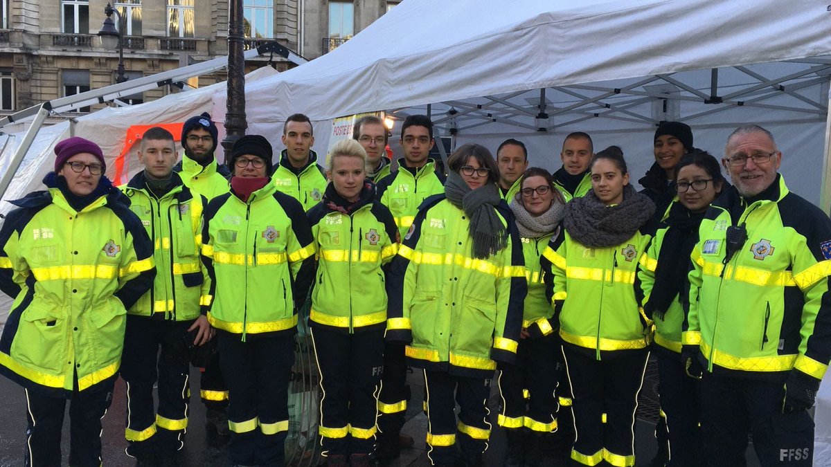 FFSSParis's tweet image. C'est la journée internationale de la #SolidariteHumaine ! 👫 Et pour nous, c'est une journée comme les autres 💪 
Merci à toutes nos équipes 🙏