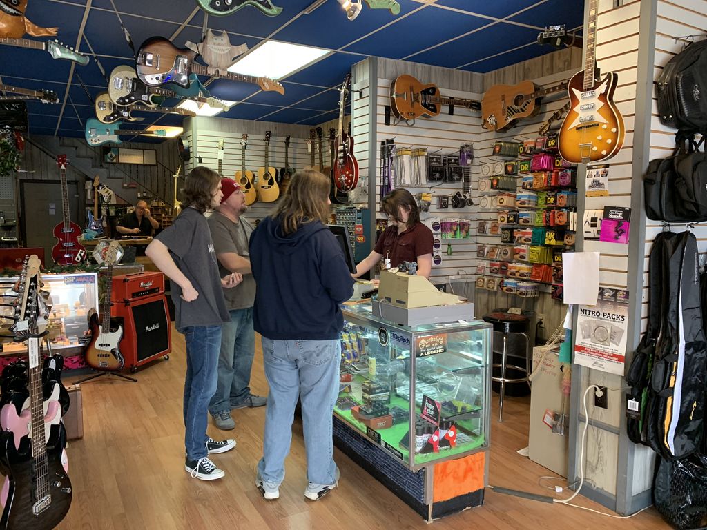 ChinaGroveBOT's tweet photo. Coleman Music is your one-stop-shop for all things music! They sell and buy guitars, amps, and accessories. Check out their selection of vintage guitars.

#ChinaGroveBOT #ChinaGroveNC #ColemanMusic https://t.co/ZiPjaEM68Q