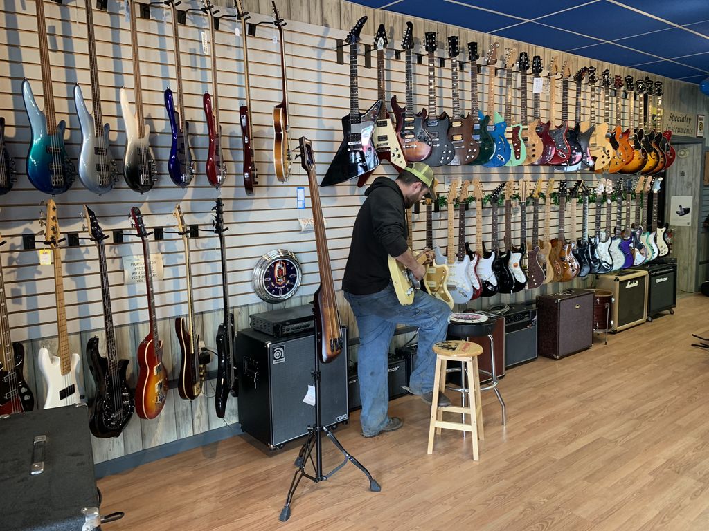 ChinaGroveBOT's tweet photo. Coleman Music is your one-stop-shop for all things music! They sell and buy guitars, amps, and accessories. Check out their selection of vintage guitars.

#ChinaGroveBOT #ChinaGroveNC #ColemanMusic https://t.co/ZiPjaEM68Q