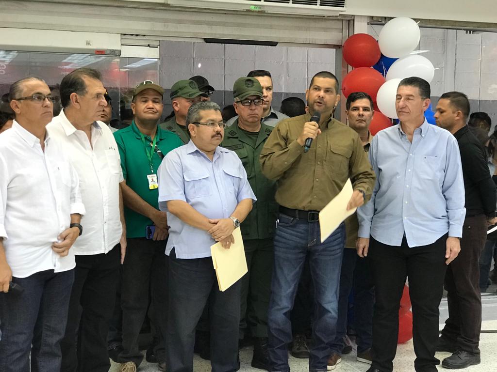 SecGeneralgbz's tweet photo. Inauguramos junto a @OmarPrietoGob y el alcalde del municipio Cabimas @pedrokelsem modernos espacios del hipermercado Nasa. Seguimos avanzando por el futuro seguro de nuestra hermosa #ZuliaMia https://t.co/7ahXUnKrOF