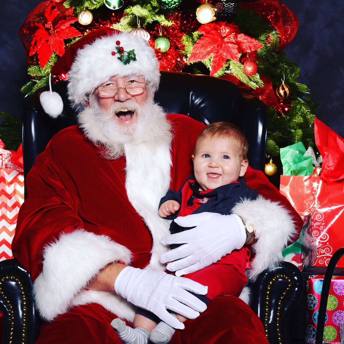 HunterRae23's tweet photo. Who is more excited about our first Christmas? #merrychristmas @KATVNews https://t.co/WLE9GEg4ly