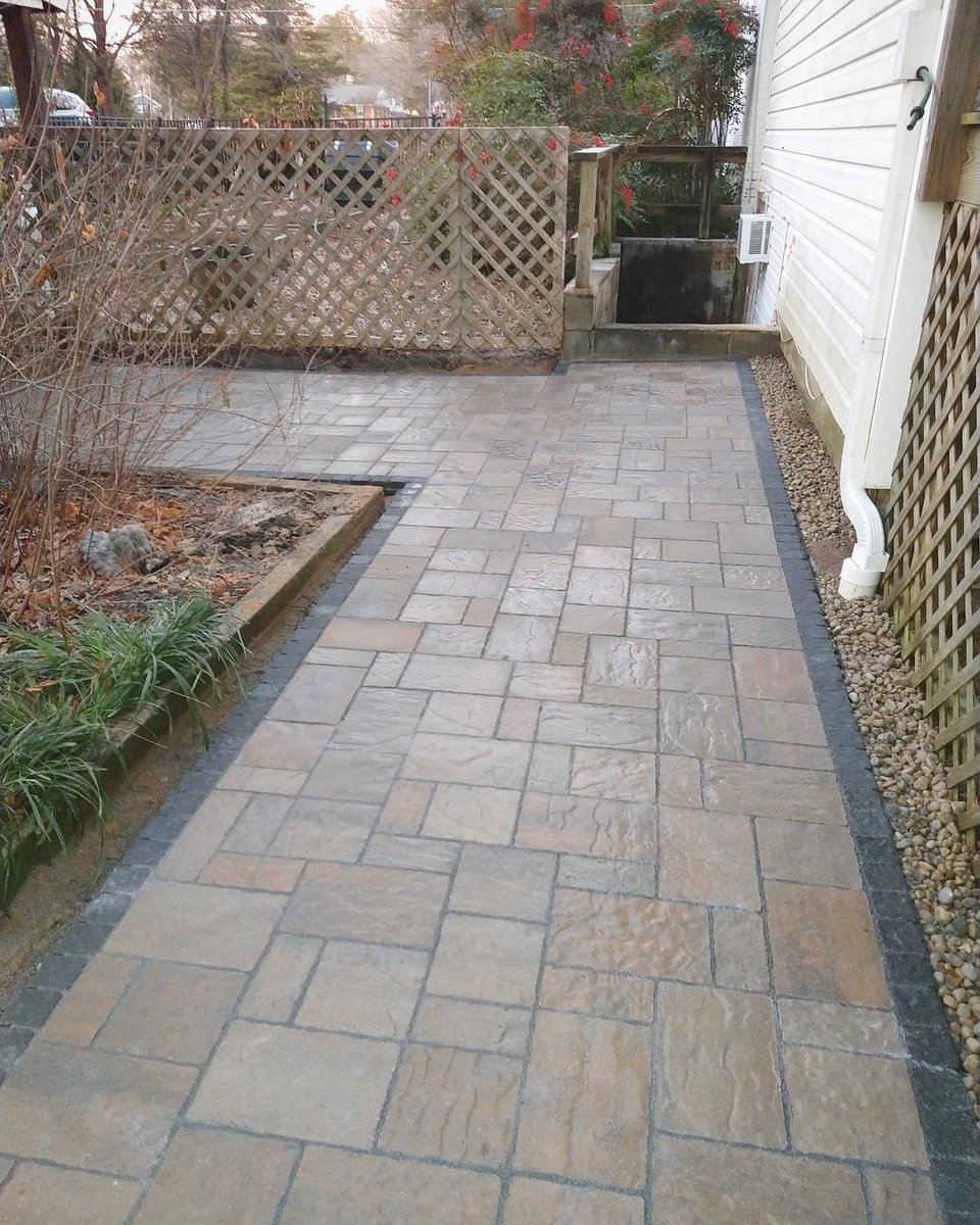 techotaphouse's tweet photo. #TechoPro Elite Landscaping asked if I thought #TechoBloc #Squadra would look weird as a single border on #MistaRandom. I said, “Go for it!” 👊🏼
What do y’all think of how this walkway in #FairfaxVA turned out?
@kevincarrolllan @paverpete1 @TechoRyanRav @stonethack @erikhagen15 https://t.co/6zdlaD0VtS