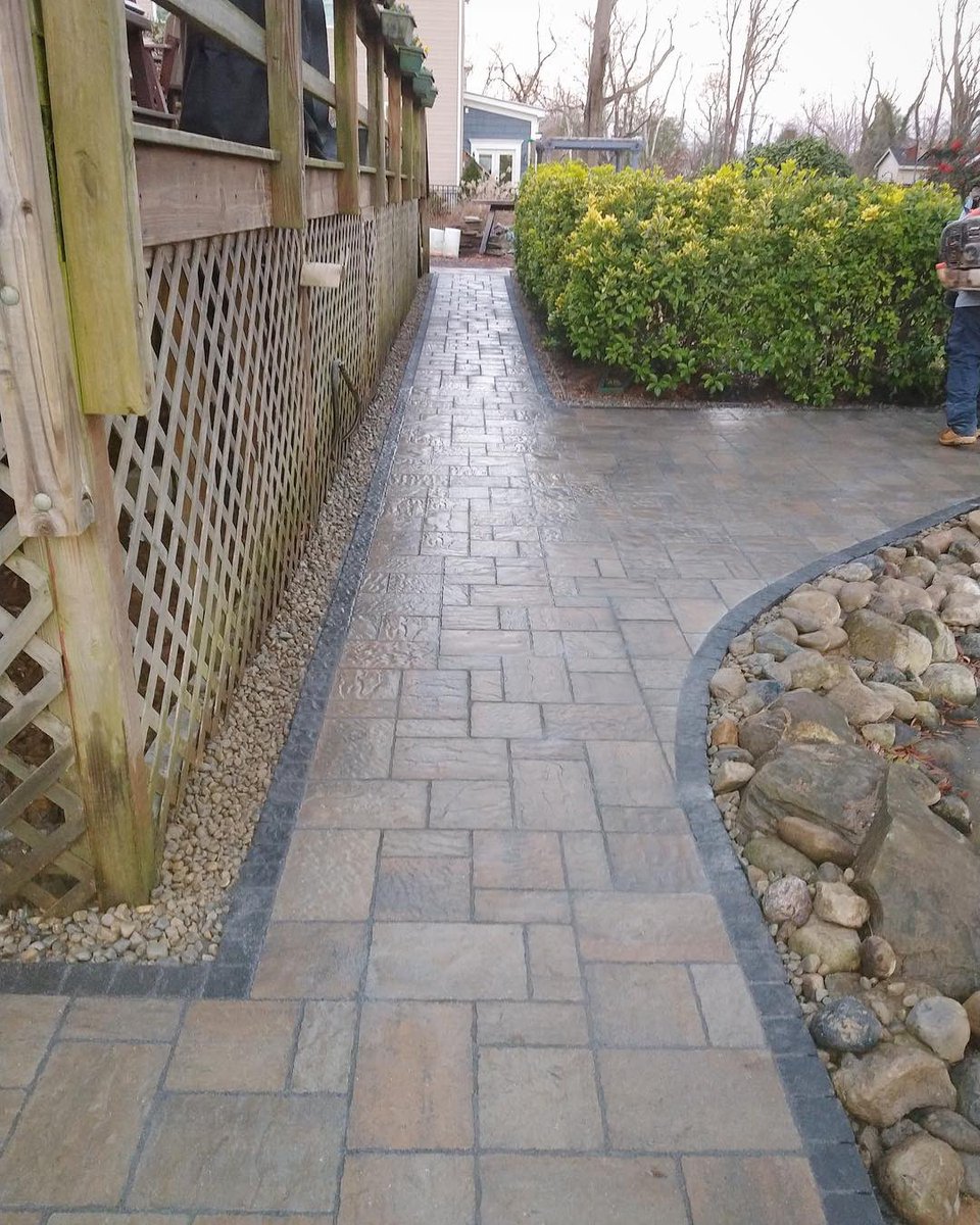 techotaphouse's tweet photo. #TechoPro Elite Landscaping asked if I thought #TechoBloc #Squadra would look weird as a single border on #MistaRandom. I said, “Go for it!” 👊🏼
What do y’all think of how this walkway in #FairfaxVA turned out?
@kevincarrolllan @paverpete1 @TechoRyanRav @stonethack @erikhagen15 https://t.co/6zdlaD0VtS