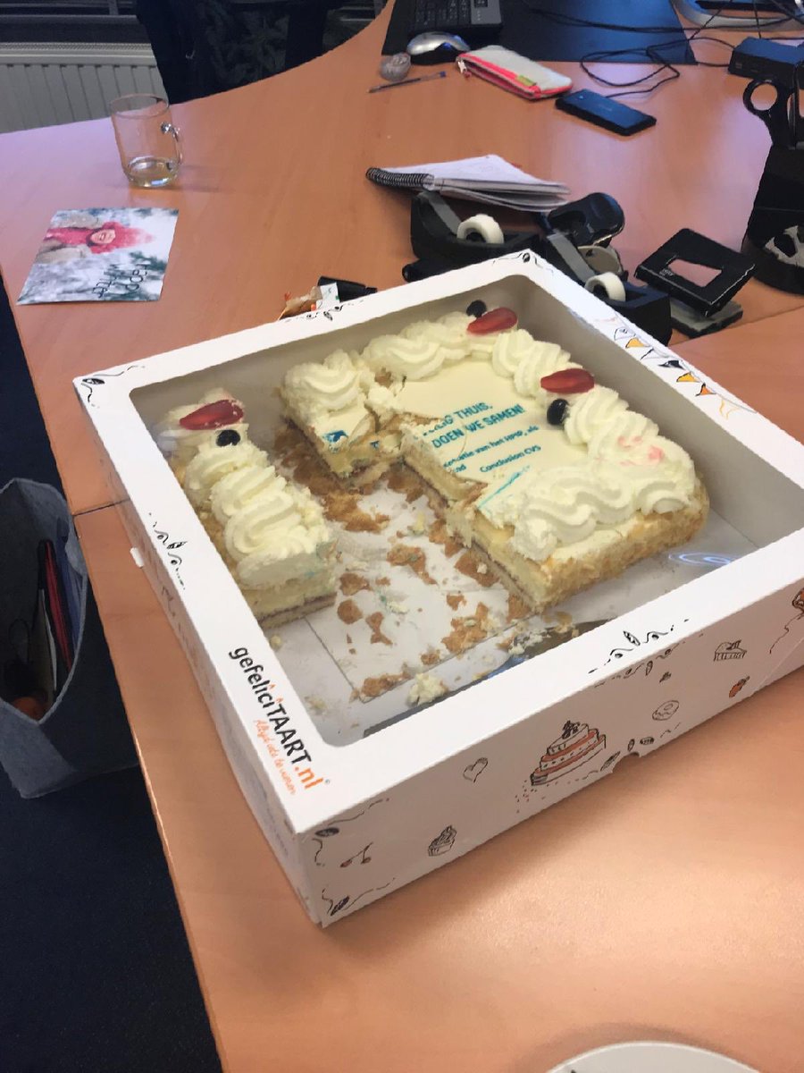 MHollanderCD's tweet photo. In #roermond zitten de medewerkers #veiligthuis lekker aan de taart. Als eerste VT de nieuwe inrichting live in ons #clientvolgsysteem @Conclusion Dan is taart dik verdiend https://t.co/Smn7ezmQYo