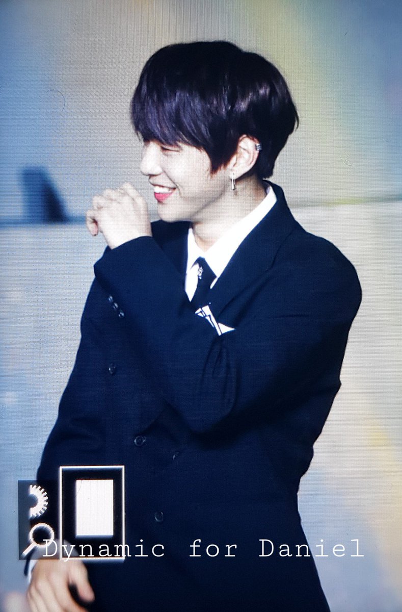DYNAMIC_1210's tweet photo. 181220 KPMA 
#강다니엘 #kangdaniel https://t.co/naZLzbEhaF