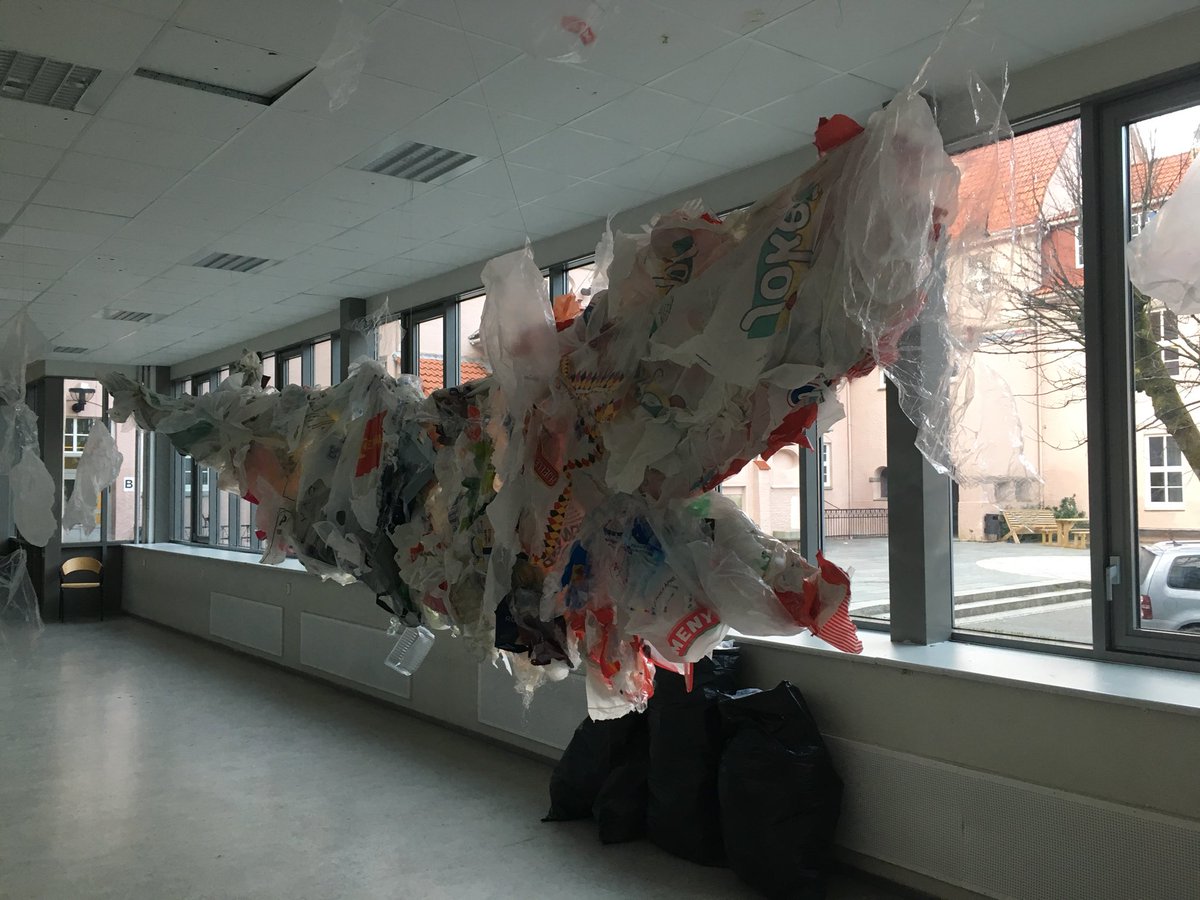 Stolte av 10. trinn ved Rothaugen skole som denne uken har hatt tema plast #KAPPRothaugen