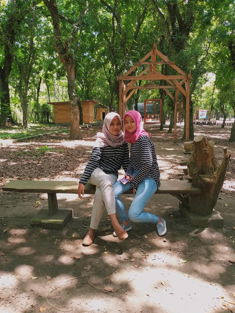 Wildhaa__'s tweet photo. Rasamu seperti hujan deras. Tapi aku lupa, bahwa sederas-derasnya hujan ia akan reda..👽

-@rageldk https://t.co/Kp4Ww1OWIB