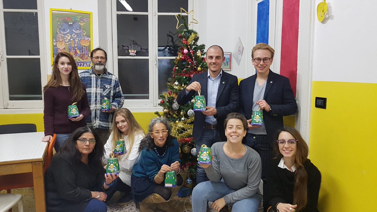 leo108ia2's tweet photo. Mar 18 Dic il nostro coordinatore TON Edoardo Bunone e soci del #distrettoLeo108ia2 sono andati a donare una scatola di Pandorini  al centro diurno socio educativo Fata Carabina di Genova che accoglie bambini dai 6 ai 12 anni per l’integrazione sociale e servizi socio educativi. https://t.co/sdFcV3Up5q