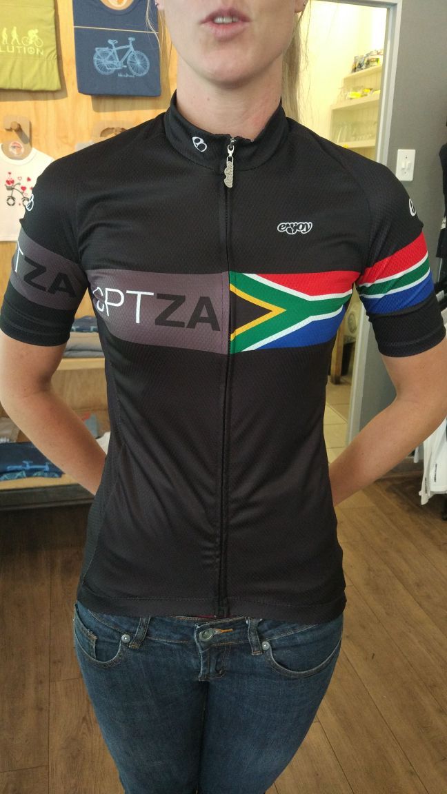 AndBikesCPT's tweet photo. WE LOVE CAPE TOWN and to show it we have these awesome cycling shirts - men and women specific of course. Come check them out

#giftideas https://t.co/jlvh13aYkZ