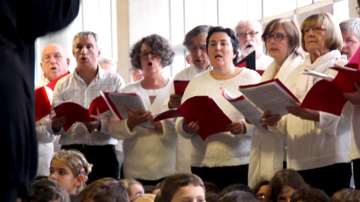 Media46's tweet photo. Nouveau #reportage pour @Media46. Aujourdh'ui on chante #Noel à l’hôpital de Cahors avec HÔPITAL SOURIRE

[VIDEO]👉https://t.co/tqWA4PSVuk

#Chorale #Hopital #Noel https://t.co/VbPuRcKO0a