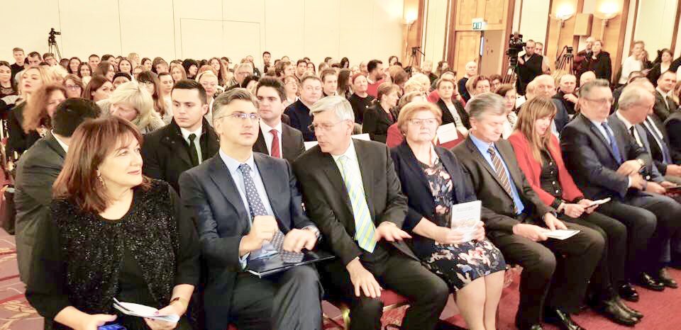 dubravkasuica's tweet photo. 7.  #Fight &amp; #Win konferencija odrzana uz potporu @VladaRH i #PVRH @AndrejPlenkovic Osniva se neformalna skupina #MPsAgainstCancer u Hrvatskom Saboru! @MAC_MEPs @lojzepeterle @Parlimag https://t.co/Qz2k9bKLHv