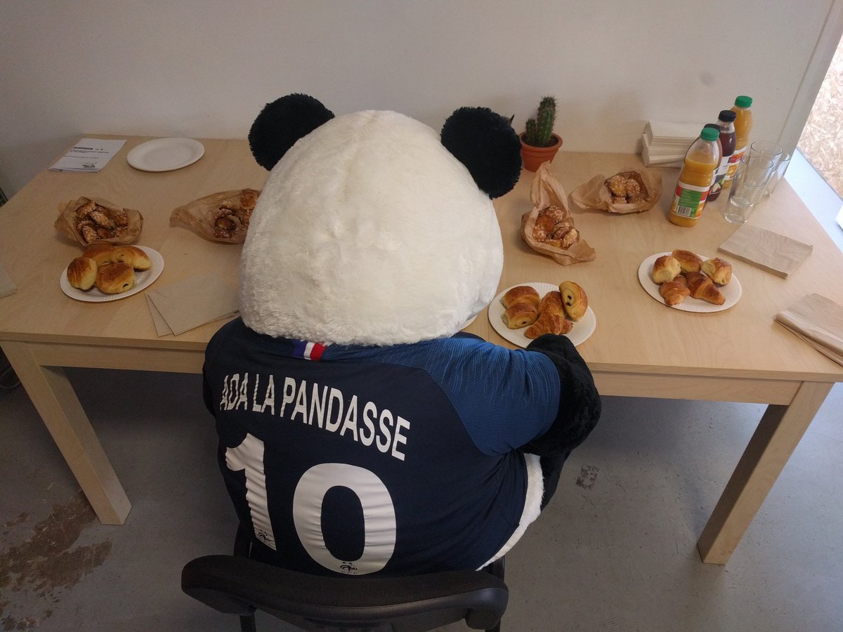 LaPandasse's tweet photo. J'ai un peu abusé sur le petit déjeuner ce matin. https://t.co/zs71R6Z6W8