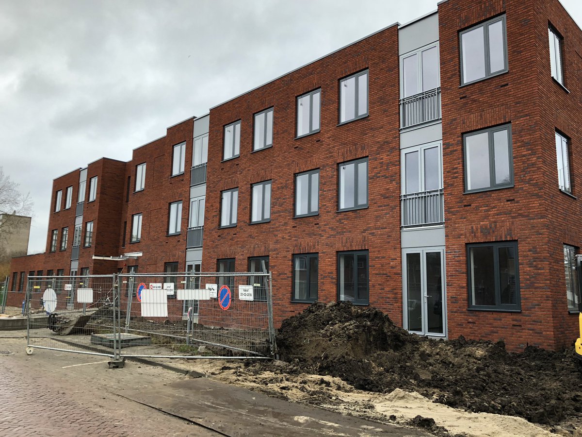 KimToussaint's tweet photo. Vlak voor de feestdagen de cliënten hun nieuwe zorgappartementen mogen laten zien! Blije gezichten! #gorinchem #samenbouwenaanruimtevooreenbeterleven @philadelphiaNL @VanWijnenGroep https://t.co/XWlhRInRyx