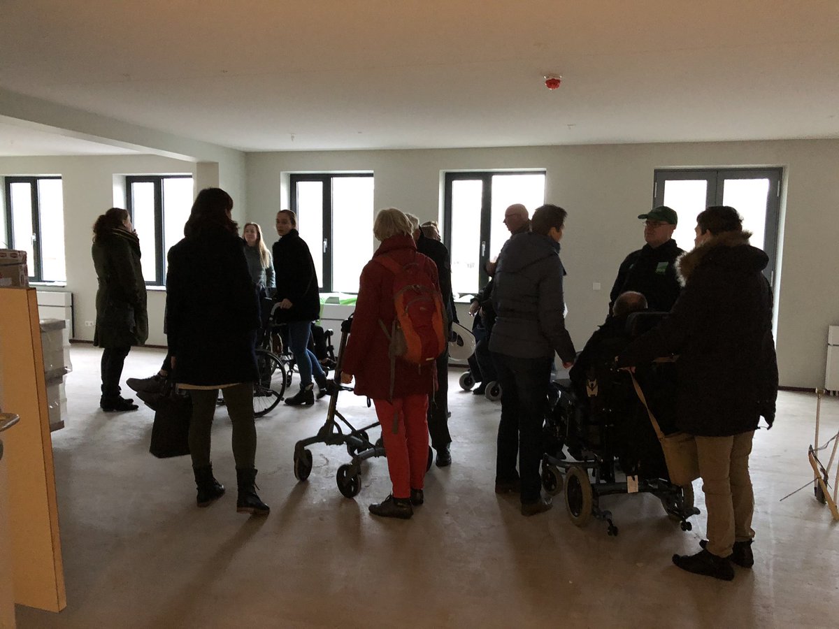 KimToussaint's tweet photo. Vlak voor de feestdagen de cliënten hun nieuwe zorgappartementen mogen laten zien! Blije gezichten! #gorinchem #samenbouwenaanruimtevooreenbeterleven @philadelphiaNL @VanWijnenGroep https://t.co/XWlhRInRyx