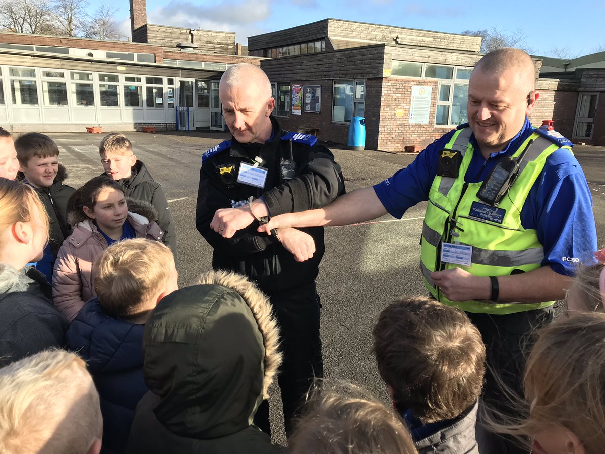 StaffsPolice's tweet photo. Officers are out and about today visiting local schools to teach children about modern policing and stranger danger. PC Craig Naylor from @StokeSouthNPT met children at Alexandra Infants School and PCSOs Steve Sherratt and Jon Staples from @MoorlandsNPT visited Werrington Primary https://t.co/1RmyUQJgJ4