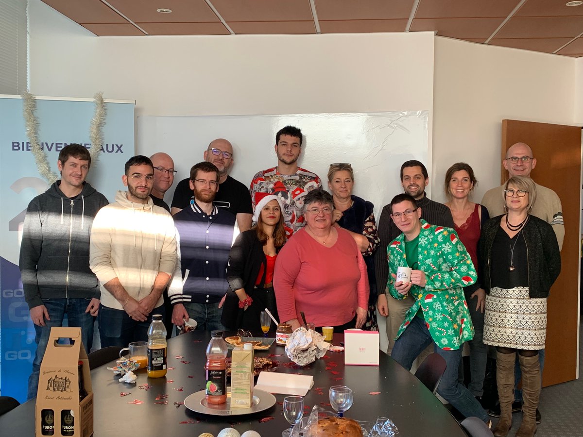 GoSystemes's tweet photo. Ce matin, le Père Noël secret s'est déroulé dans les locaux de Go Systemes, l'occasion d'un énième petit déj avec cette fois-ci les cadeaux en prime  ! 🎁 #GoSystemes #SecretSanta https://t.co/dgXUJUoyto