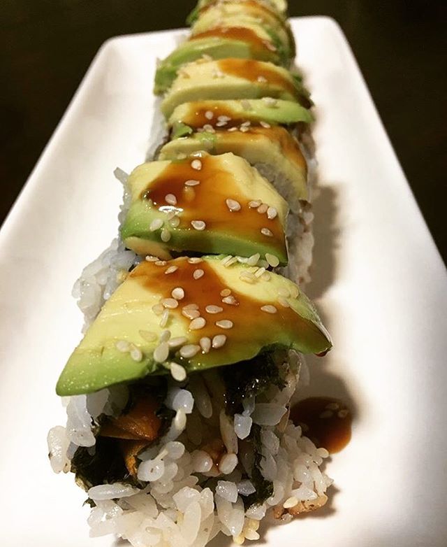 BRsKitchen1's tweet photo. #tbt fo some sexy vegan sushi (homemade also) 🤤 which is totally #droolworthy 🙌🏼 what’s your favorite type of sushi?
•
•
•
•
•
#BRskitchen #BnRtsy #instalike #bloglife  #bloggersofinstagram #instablog #love #instagrammers #picoftheday #awesome #i… https://t.co/B0EEmvcGx9 https://t.co/H8Afrt7NcM