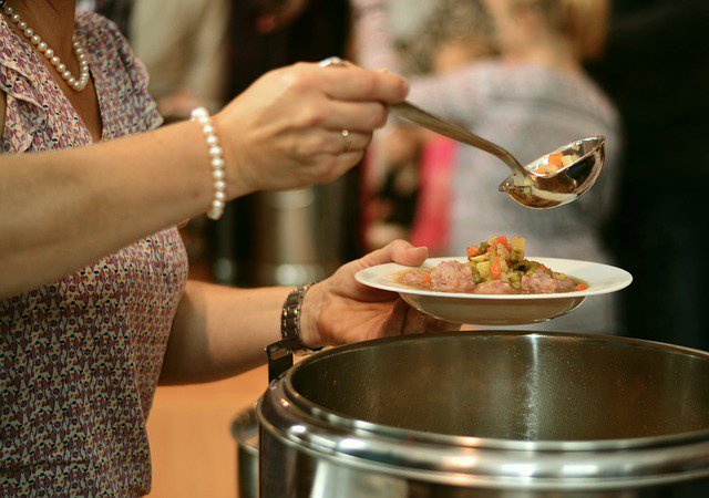 iwrapforacause's tweet photo. Make an impact this holiday season by volunteering! Need ideas? Try your local soup kitchen, shelter, or senior center. #Wrapforacause https://t.co/G5TcT9KANJ