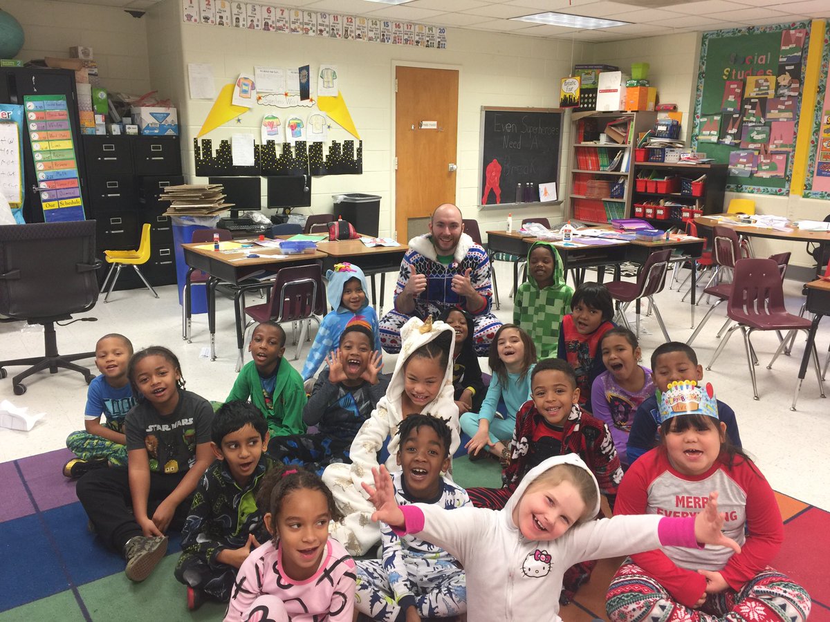 PJohnsonElemEd's tweet photo. Jamming in Winter Break in our jammies! We had a nice last week b4 Winter Break@ The Creek#oneccps @Falling_CreekES https://t.co/mhPaPKhs29