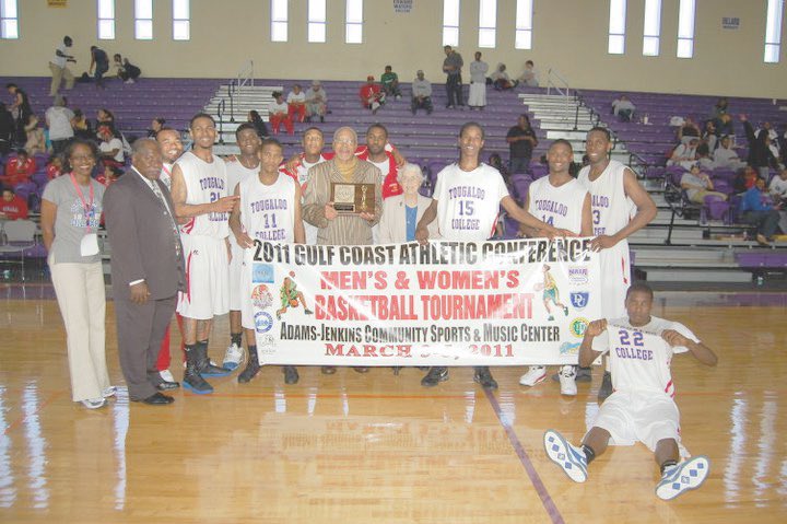 HBCUAC's tweet photo. #ThrowbackThursday The 2011 GCAC Men’s Basketball Champions, the “Super 7” Tougaloo Bulldogs. The team defeated the @xulagold in OT to win the GCAC’s top prize that year.
#tbt #EagleQueen #BewareTheDogs https://t.co/ffxLrjBTB0