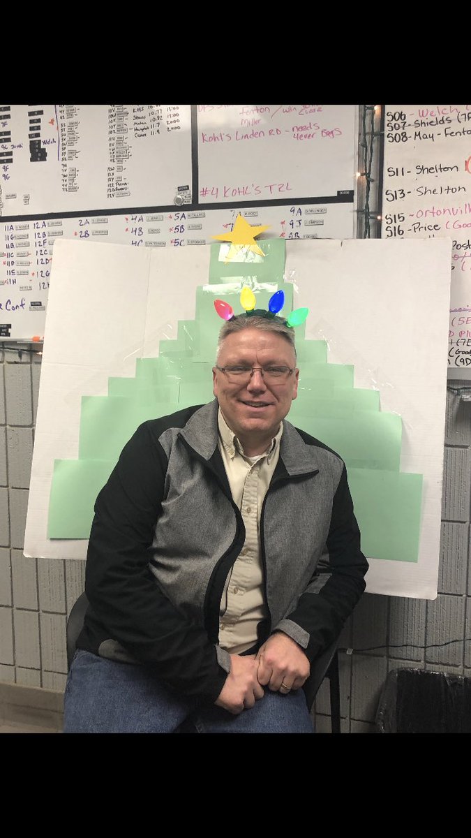 GLNESafe's tweet photo. Christmas cheer is alive this peak! Let’s finish it up safely! #PeakSmiles
#NESafe 🌲🌲🌲 https://t.co/5xILceG309