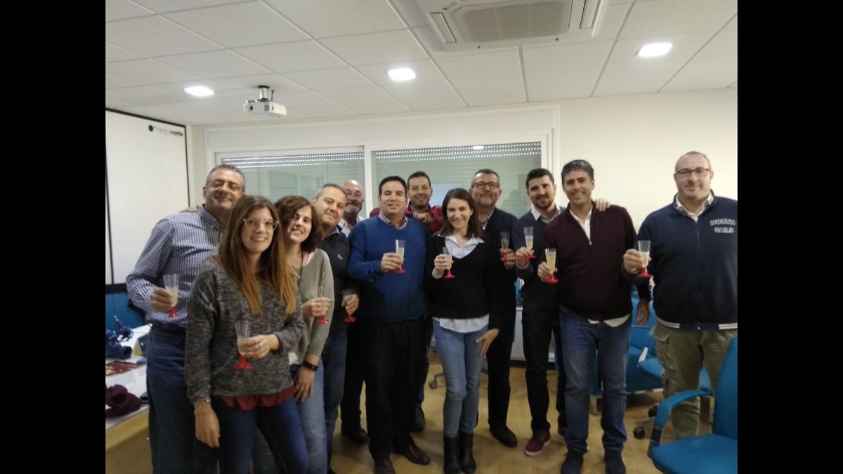 AlfonsoCorbalan's tweet photo. Todo el equipo comercial de @HidrocontaSA, brindando por todos los éxitos de este año y los que vendrán. https://t.co/9e6VueCbhI