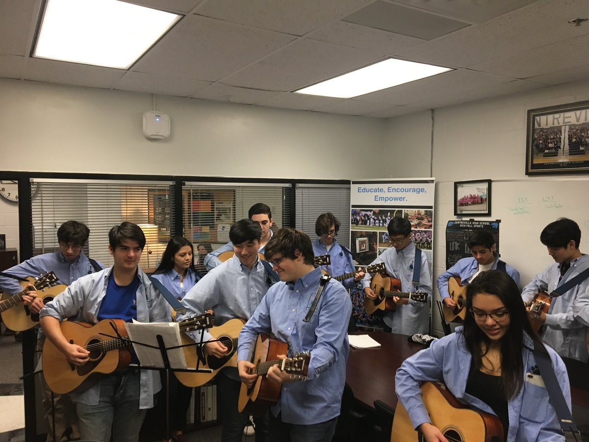 DaveJagels's tweet photo. Thank you Bill Burke and his guitar ensemble for spreading holiday cheer. https://t.co/XZwDUXjo7f
