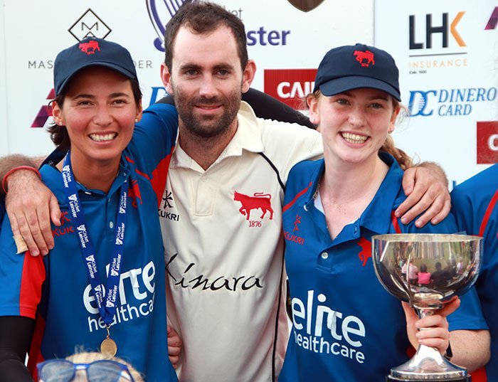 Best of luck to this legend as he leaves us in the New Year -- Abu Dhabi, you're getting a top class teacher 🍎✏️ <a href="/ClontarfCC/">Clontarf Cricket Club</a> will miss you Deco! #Bulls