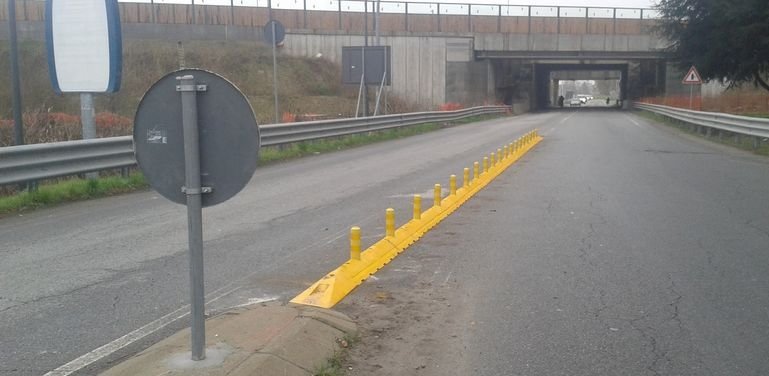 italfrom's tweet photo. #ITALFROM ha sempre delle Novità che Bollono in Pentola ..Da Oggi da noi potete trovare Prodotti omologati per la Sicurezza #Stradale 🚧🛣 in #gomma riciclata #Dossi #Coni #Delineatori #paraspigoli #rotatoie #dissuasori #arredo #urbano Per info e acquisti https://t.co/Pa4mzBvpcX https://t.co/uWSS2AQOgg