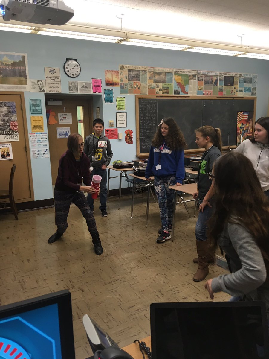 JaredBruening's tweet photo. Ping Pong Catch in advisory #GoBlueStreaks https://t.co/ZTp6LUTAzt