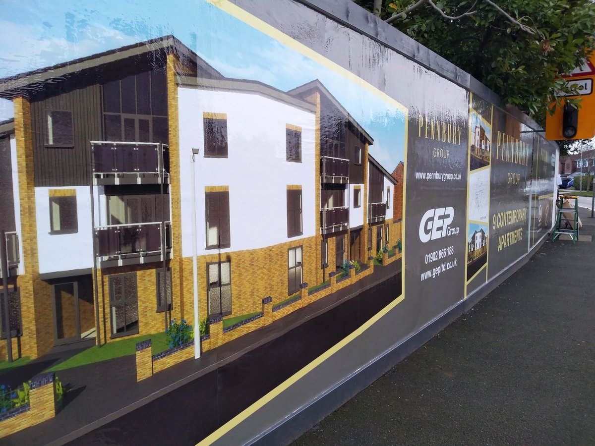 Printdot's tweet image. Exciting hoarding board project underway 👌🏻 100 metres of laminated vinyl currently being fitted in Wolverhampton. Look out for another one coming near you in January 😃

#vinyl #graphics #design #print #printing #fitting #board