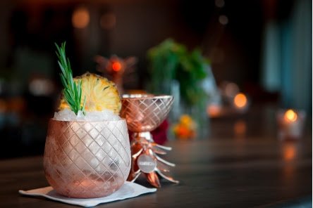 southbeachchefs's tweet photo. Last #Pineapples &amp; #Pizza of the year! Tonight at #MatadorBar rotating off-menu pizza paired with a boozy Pineapple Cocktail. #LiveMusic by @Elilao_music  and Bita from 9PM until 11PM. #MiamiBeach #EDITIONHOTEL 2901 Collins Ave. See you there! https://t.co/6YtsCcyLsc