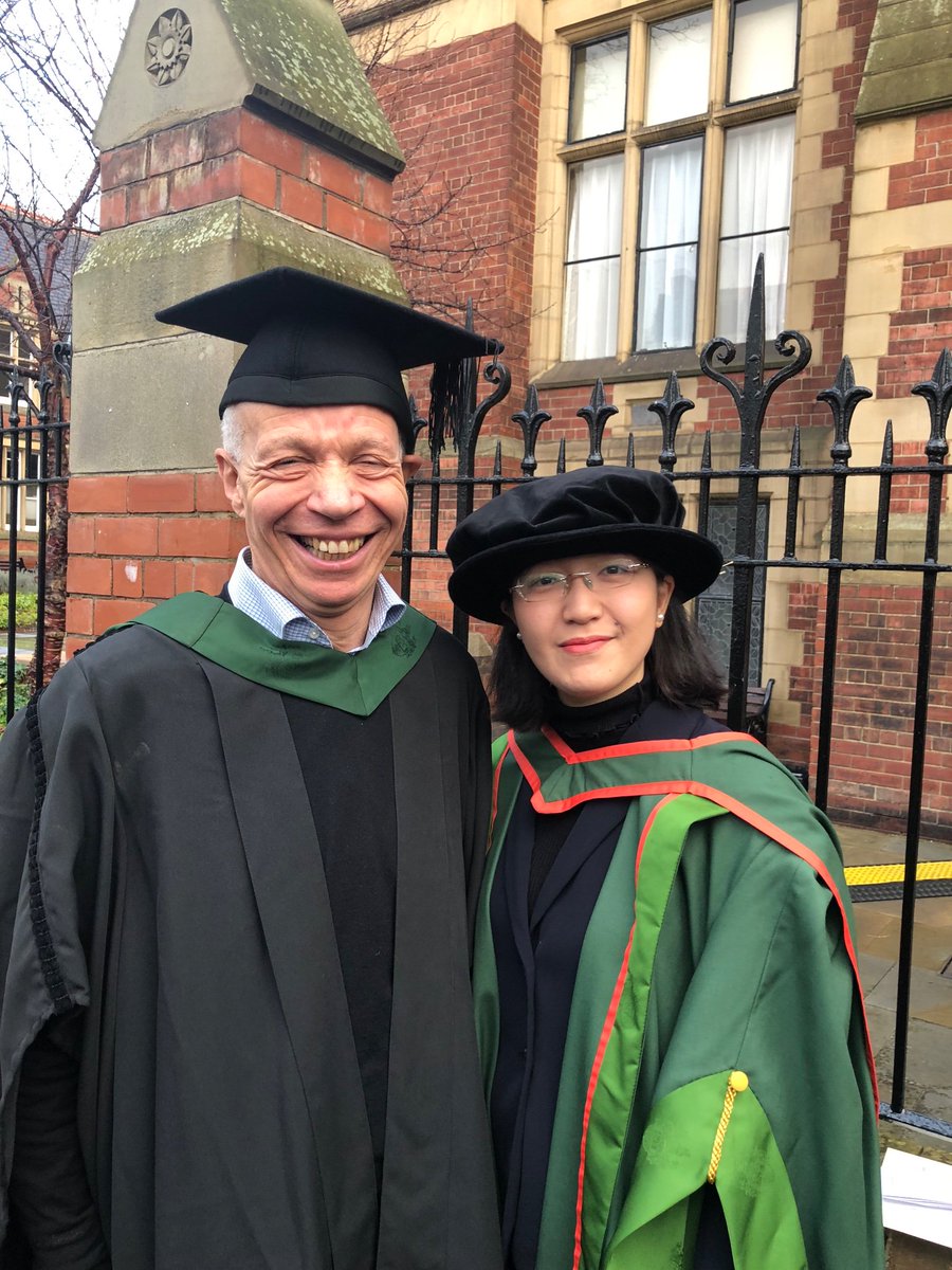 YaoYao65414319's tweet photo. #LeedsGrad18 https://t.co/cs1kKcBfF3