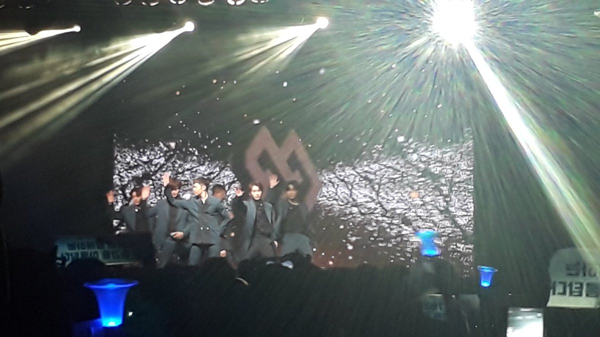 1004MyPrecious's tweet photo. First time to attend a solo event of my favorite group, @OFFICIALBTOB 
Hindi ako nagsisisi sa ginastos ko ng weekend. Isa lang pinagsisihan ko, bakit hindi ko ito ginawa pa noong hindi pa nagmilitary si leader. I miss you! 😭

~My birthday and christmas gift for myself. https://t.co/4yq5PnJuUj