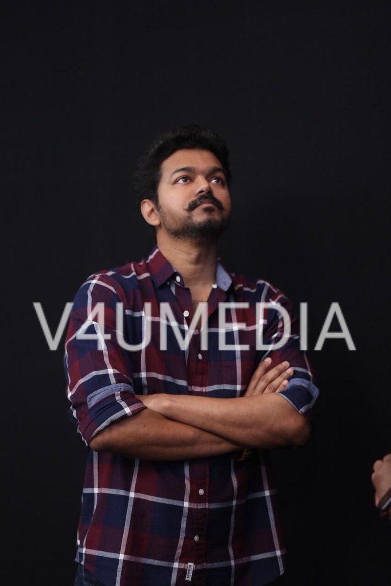 StudentsWingTVM's tweet image. Thalapathy VIJAY thanks giving meet for press peoples
#THALAPATHYSWAG 😍😍
#beardlook #classlook

#ThalapathyThanksGivingMeet
@StudentsWingTVM @actorvijay @VijayFansTrends @VijayTeamOnline @Thalapathy63Off