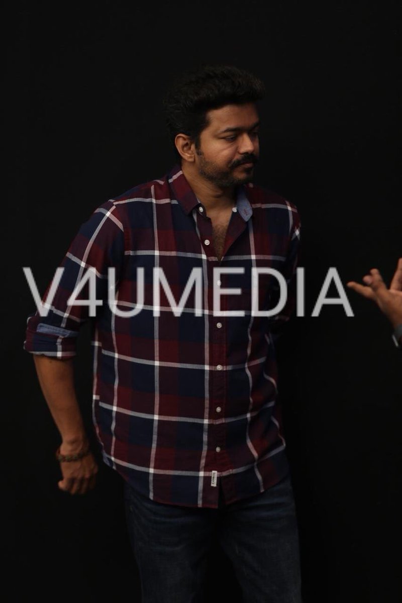 StudentsWingTVM's tweet image. Thalapathy VIJAY thanks giving meet for press peoples
#THALAPATHYSWAG 😍😍
#beardlook #classlook

#ThalapathyThanksGivingMeet
@StudentsWingTVM @actorvijay @VijayFansTrends @VijayTeamOnline @Thalapathy63Off