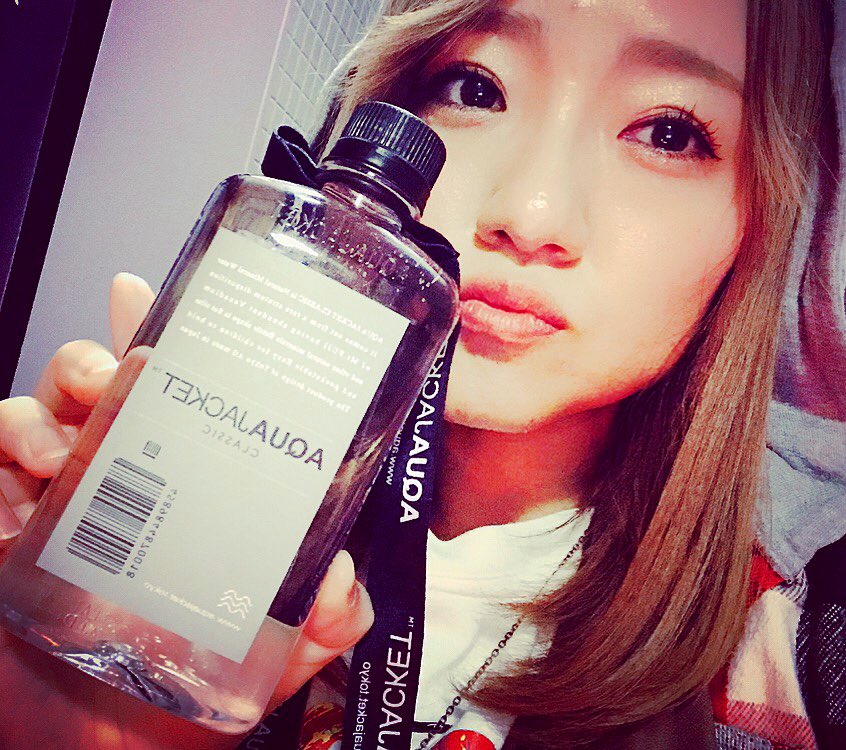 TCBN_Rico1116's tweet image. みてみて〜✨
@tomorrows_staff にて、先行限定発売開始だよ〜😘💓
なにこれ〜なにこの水〜このパッケージ可愛過ぎない？🤩🤩🤩✨
莉子やんのライブでも買えるように手配してくれるとのことです😳☝️❣️
みんなでおそろっちしたいーー🙌🥤
#aquajacket #aquajacketclassic
#頑張れ今日の私